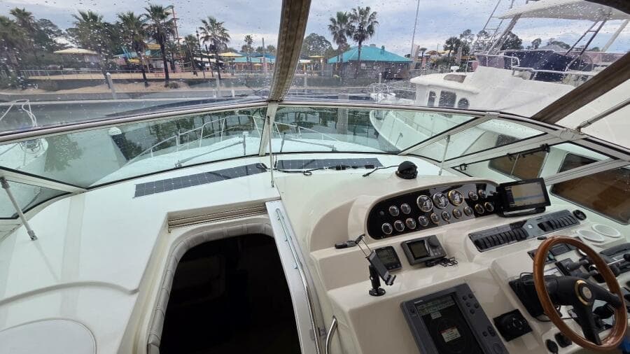 2000 Cruisers Yachts 4450 Express Motor Yacht