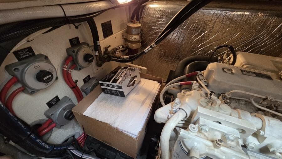 2000 Cruisers Yachts 4450 Express Motor Yacht