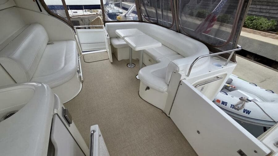 2000 Cruisers Yachts 4450 Express Motor Yacht