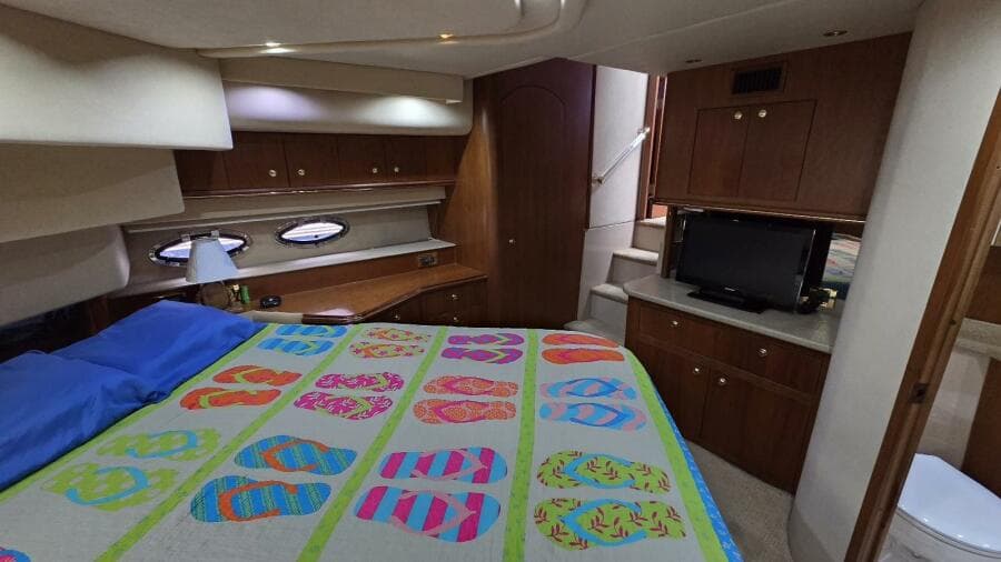 2000 Cruisers Yachts 4450 Express Motor Yacht