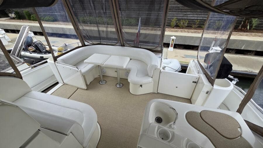 2000 Cruisers Yachts 4450 Express Motor Yacht