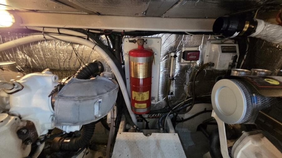 2000 Cruisers Yachts 4450 Express Motor Yacht