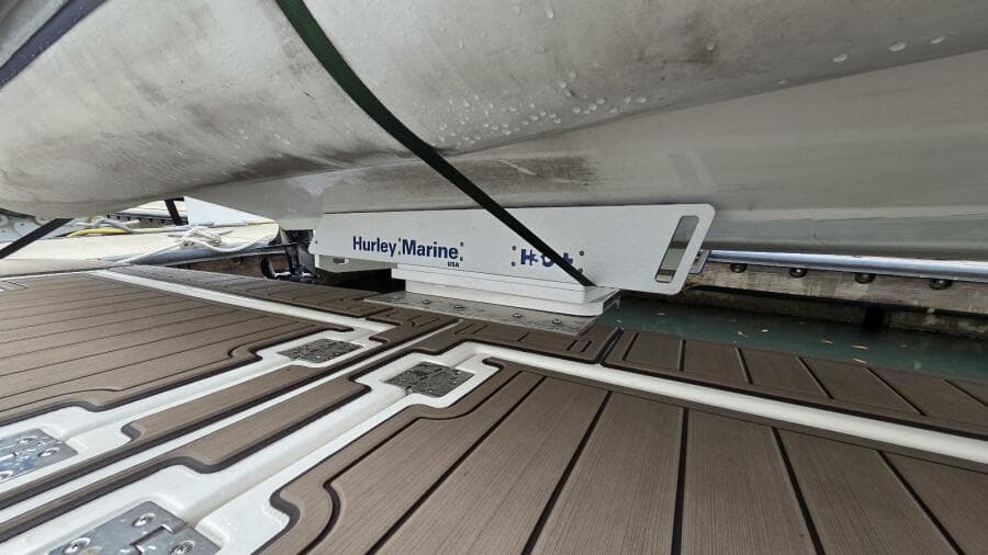 2000 Cruisers Yachts 4450 Express Motor Yacht