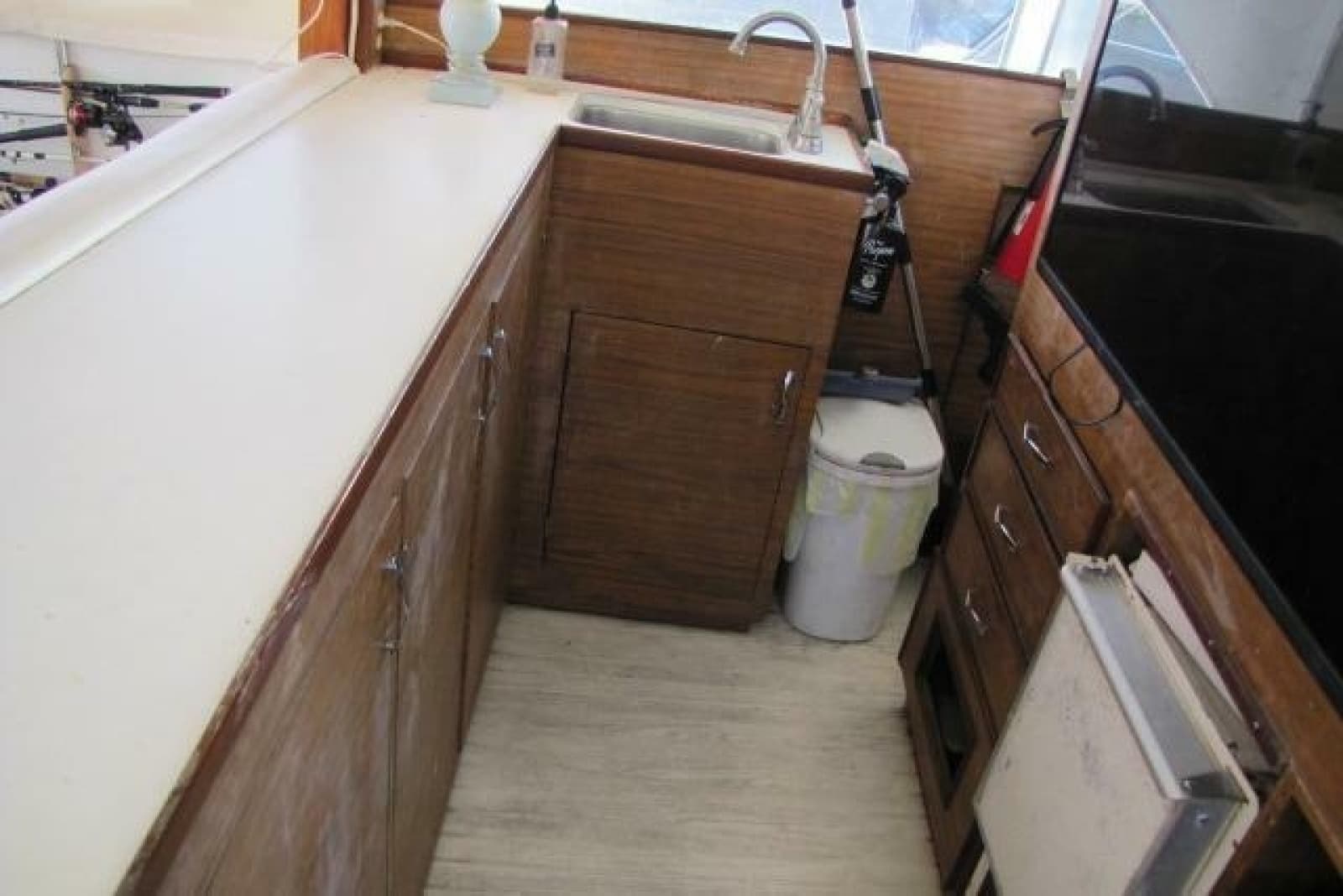 1973 Chris-Craft 55 Commander - Photo 18