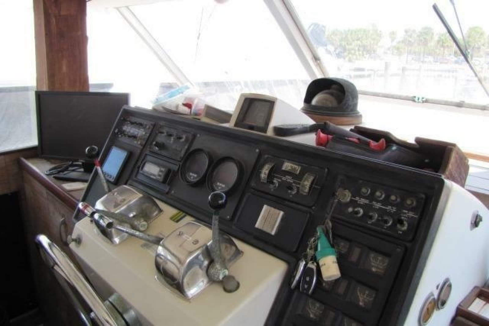 1973 Chris-Craft 55 Commander - Photo 24