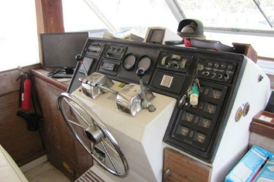 1973 Chris-Craft 55 Commander