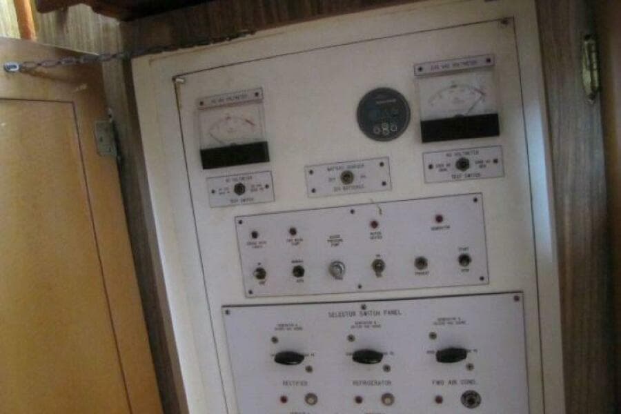 1973 Chris-Craft 55 Commander