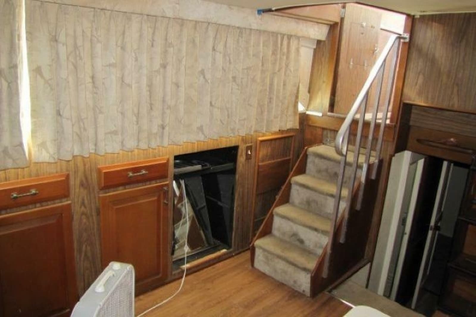1973 Chris-Craft 55 Commander - Photo 27
