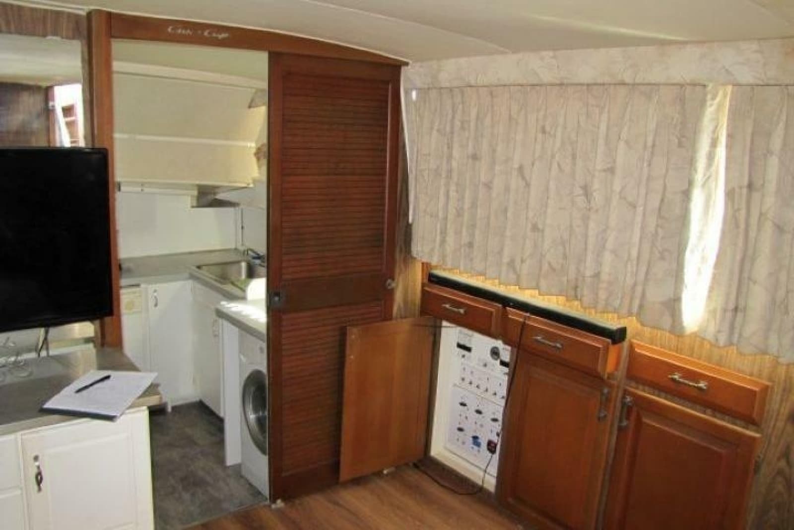 1973 Chris-Craft 55 Commander - Photo 32