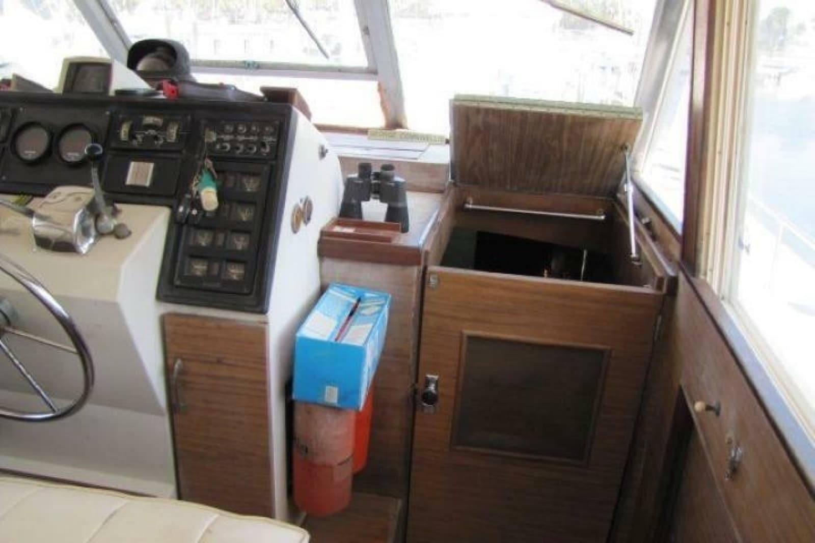 1973 Chris-Craft 55 Commander - Photo 25