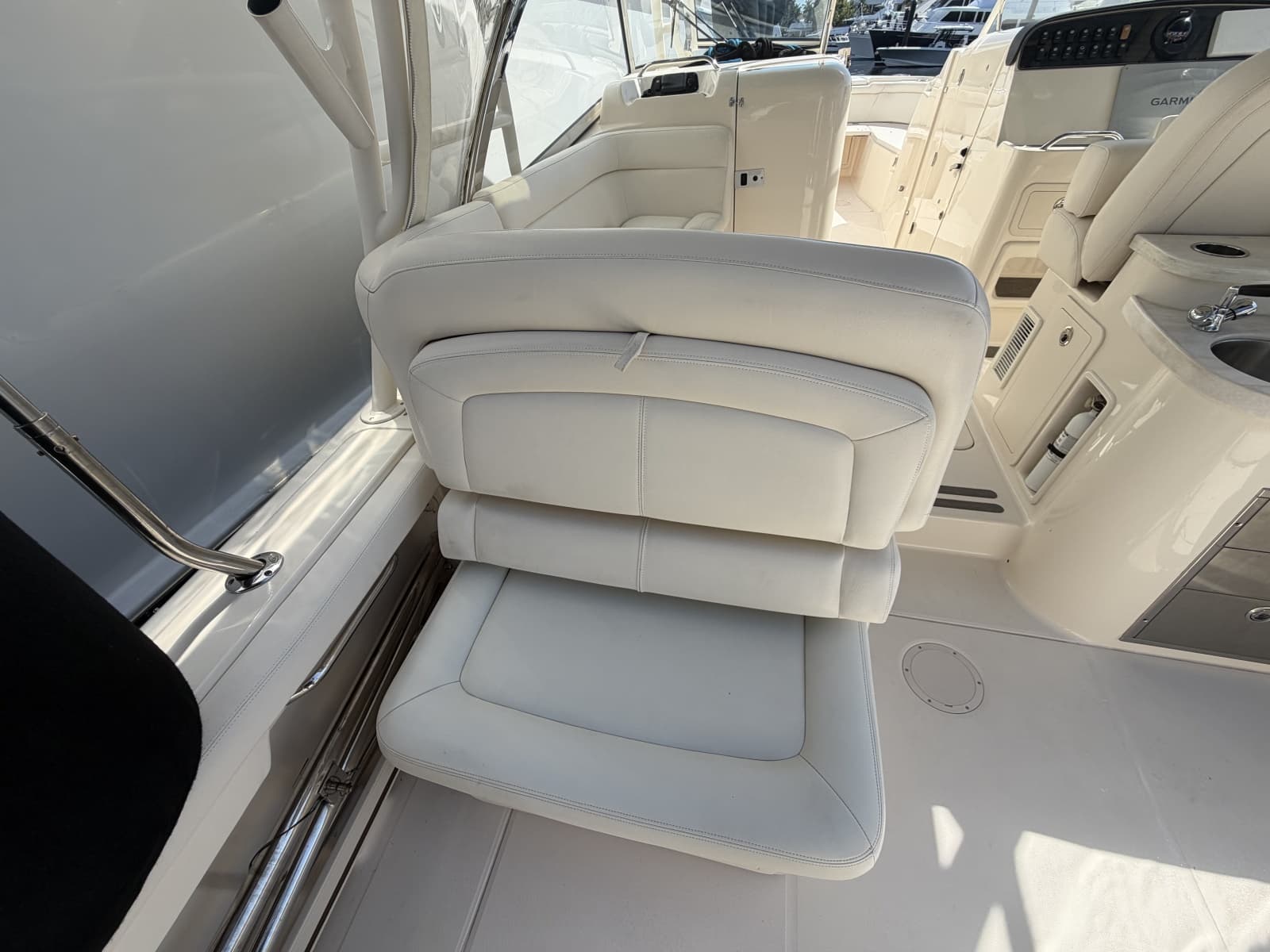 2018 Grady-White Freedom 335