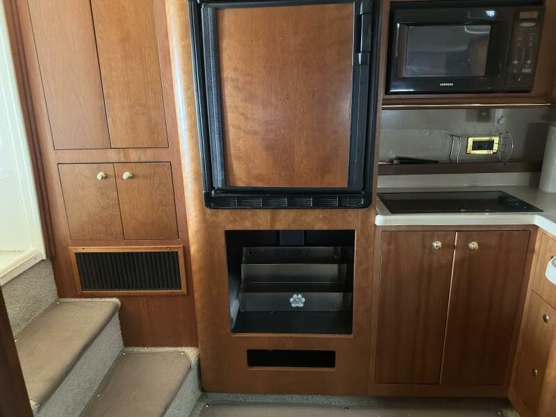 2000 Cruisers Yachts 3672 Express