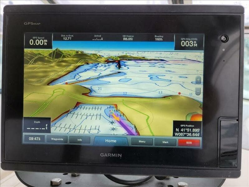 2000 Cruisers Yachts 3672 Express