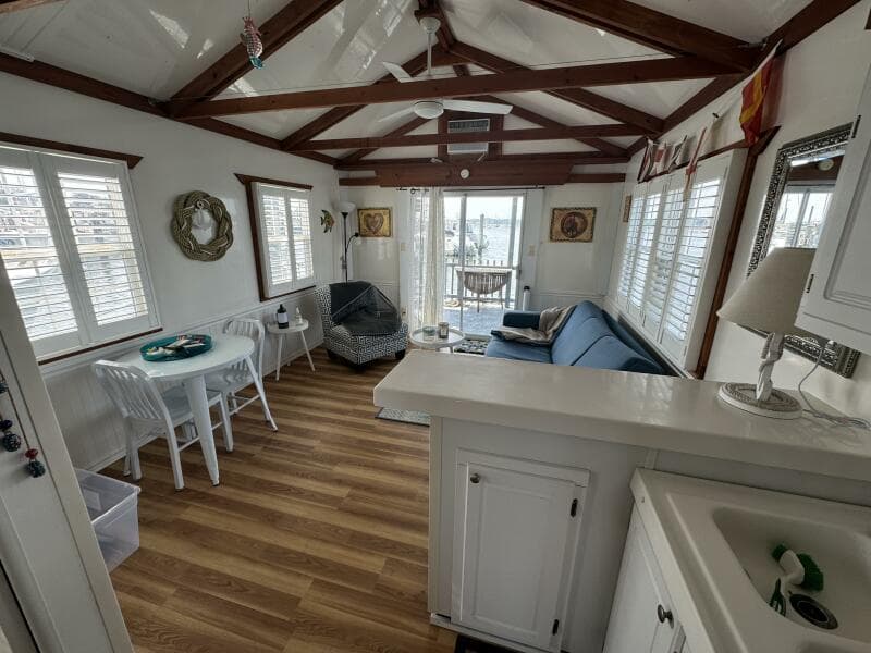 2009 Catamaran Cruisers Aqua Lodge