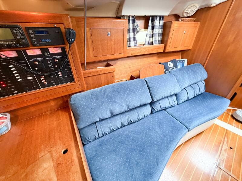 2002 Hunter 380