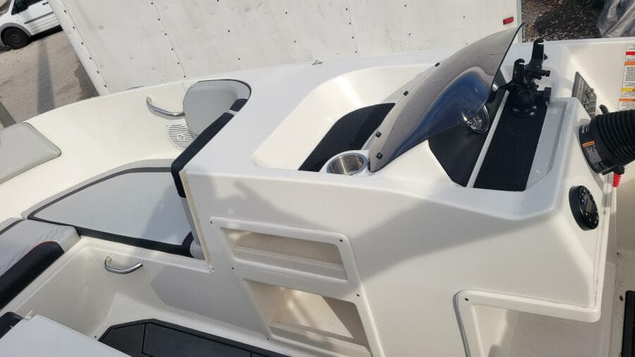 2022 Bayliner Element M17