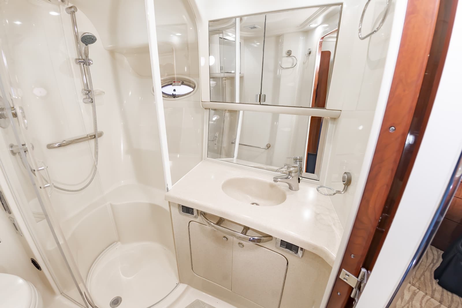 2002 Sea Ray 560 Sedan Bridge - Photo 43