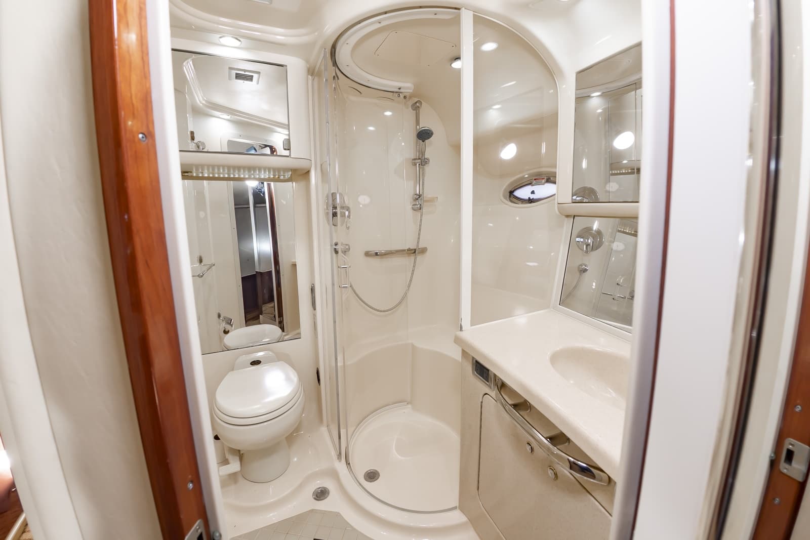 2002 Sea Ray 560 Sedan Bridge - Photo 42