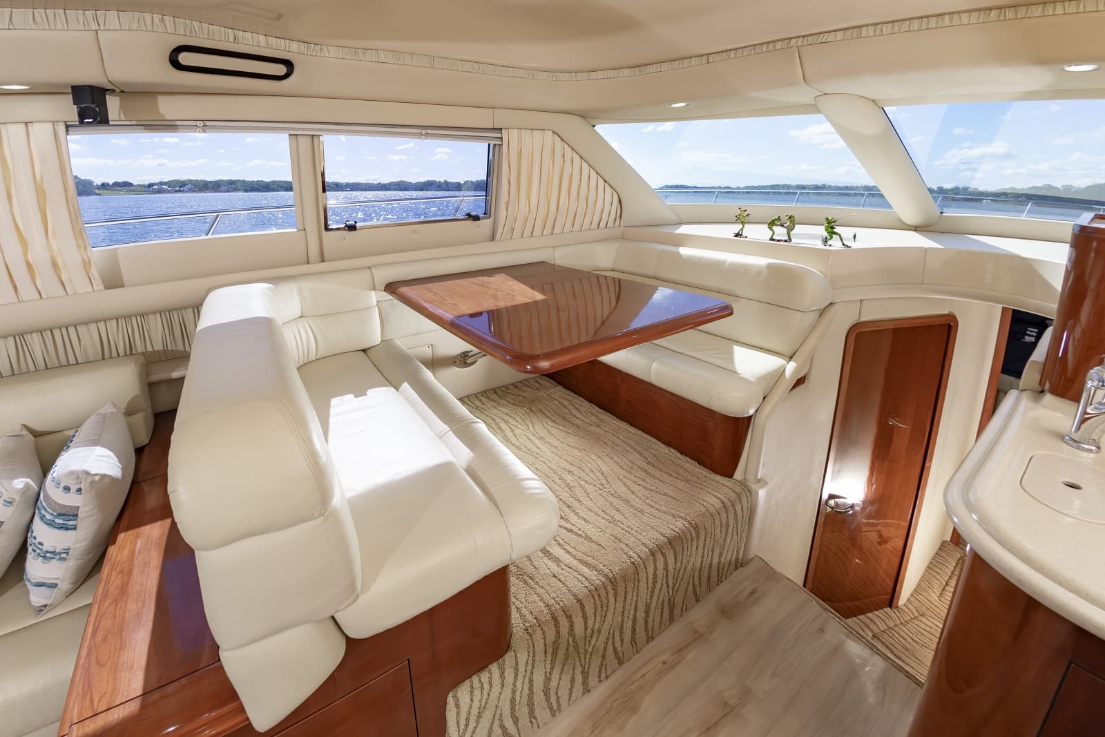 2002 Sea Ray 560 Sedan Bridge - Photo 28