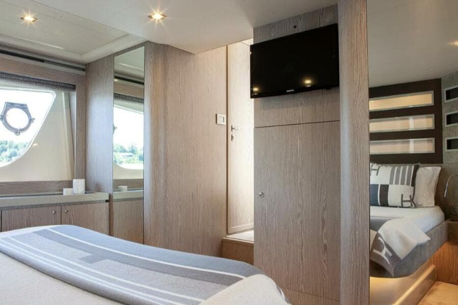 2018 Ferretti Yachts 