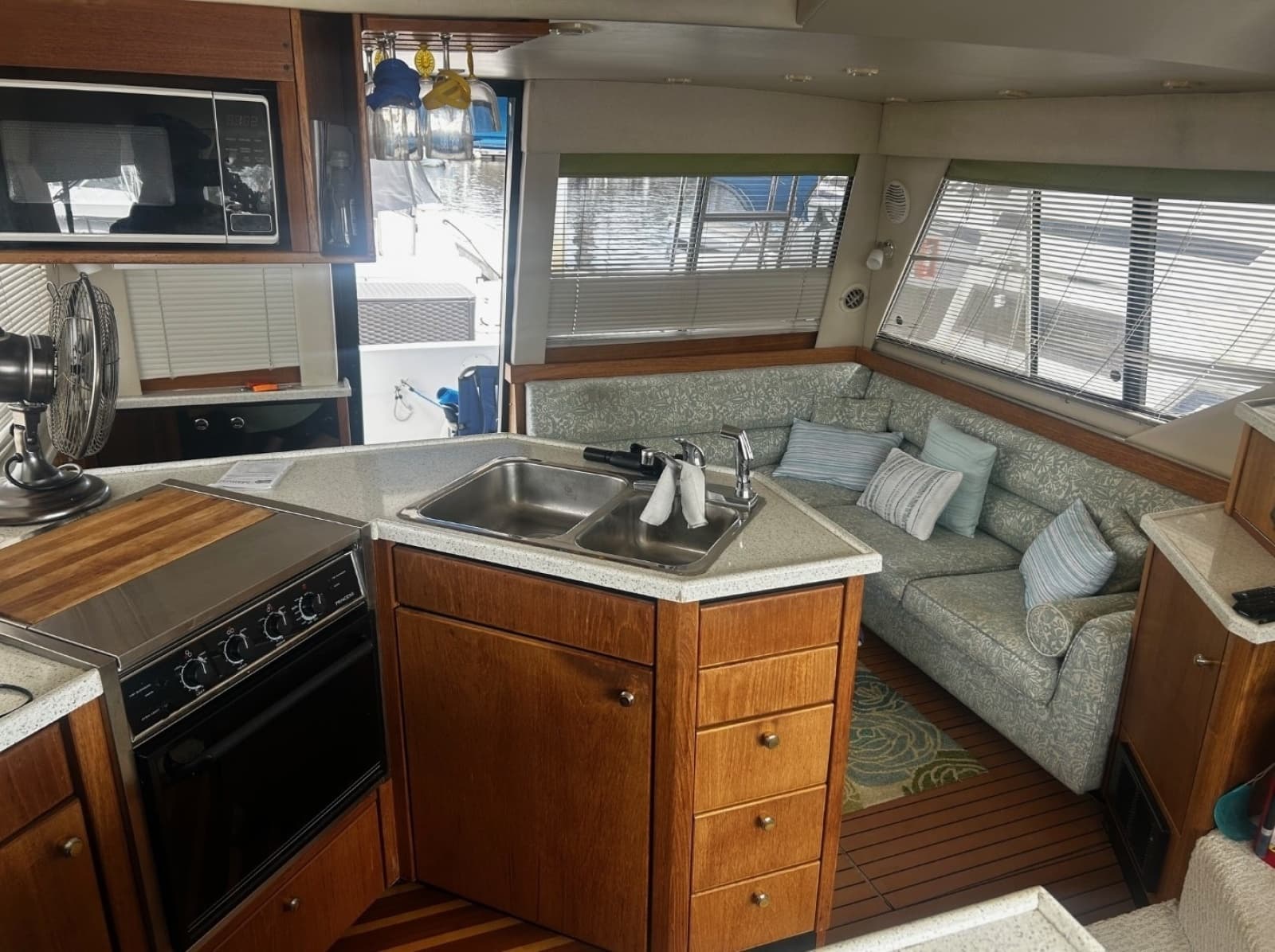 1998 Bayliner 3988 Motoryacht - Photo 7