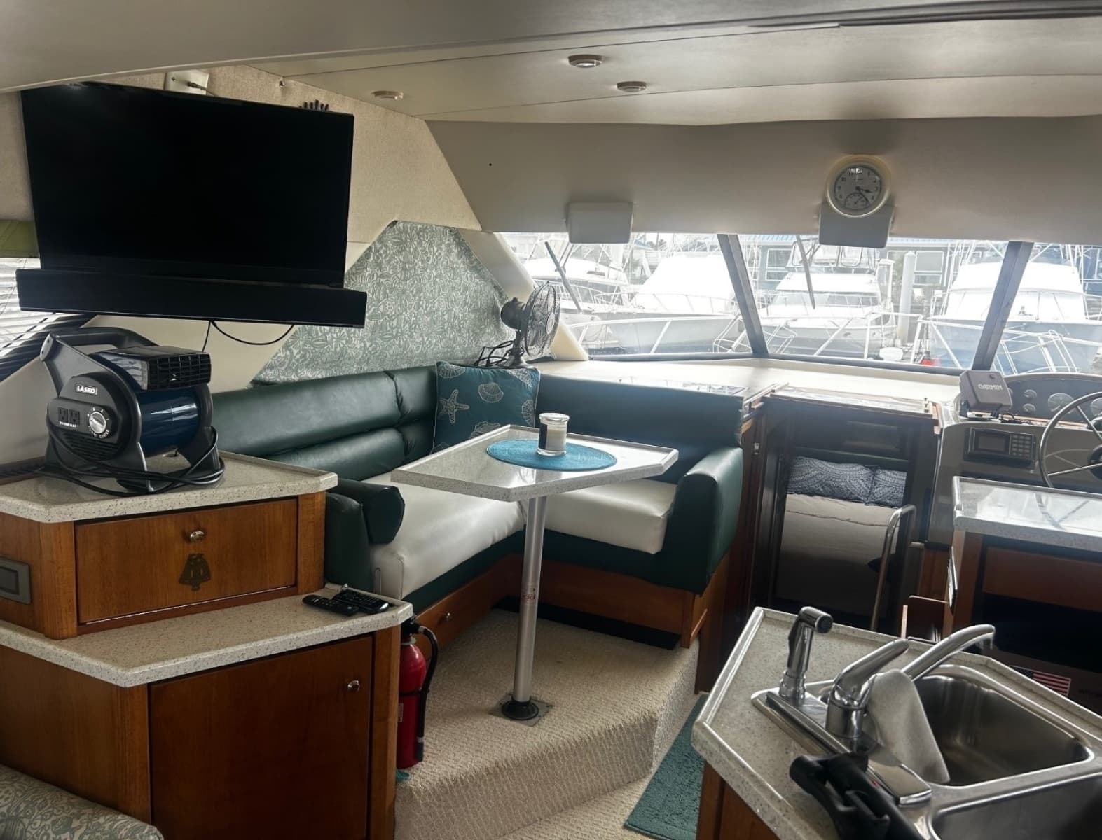 1998 Bayliner 3988 Motoryacht - Photo 9