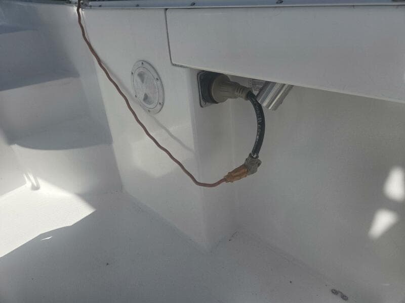 2008 True World Marine TE2810