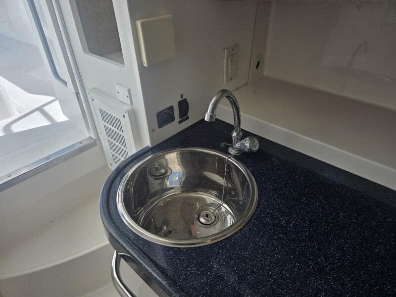 2008 True World Marine TE2810