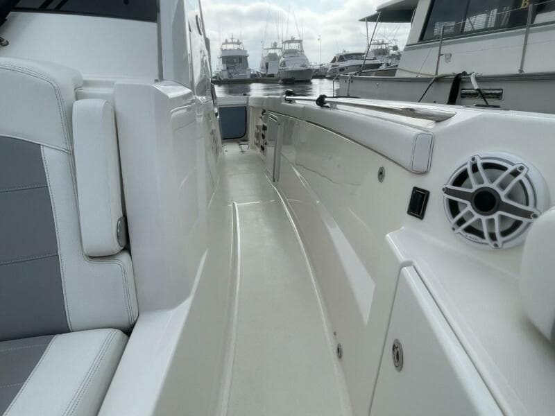 2021 Pursuit S 328 Sport