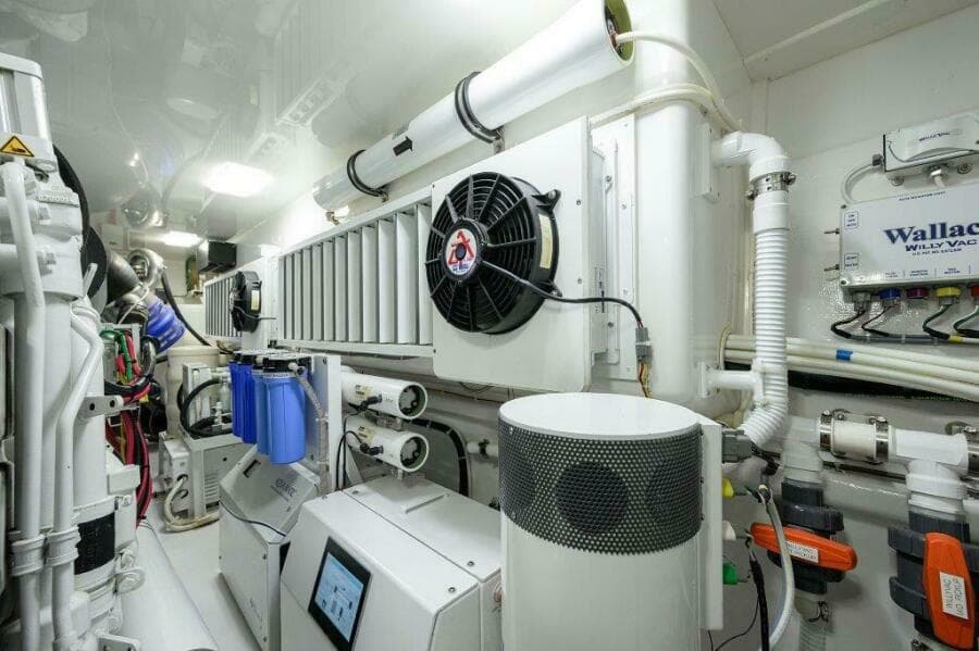 Viking 72 Knot Again - Engine Room