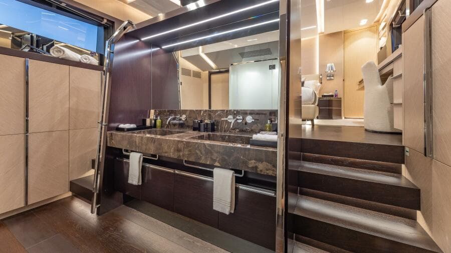 Master Stateroom Bath 