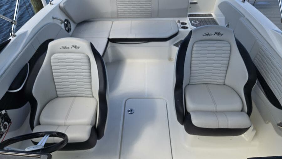 2023 Sea Ray SPX 210 OB