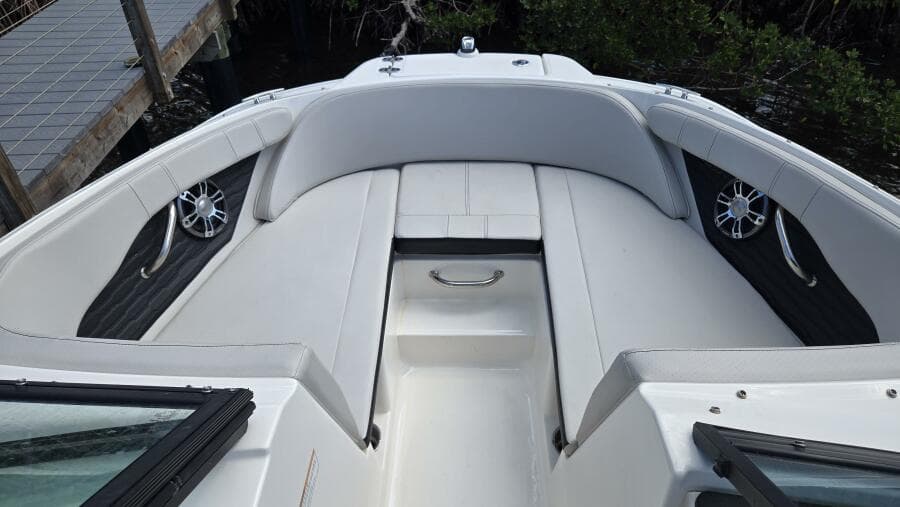 2023 Sea Ray SPX 210 OB