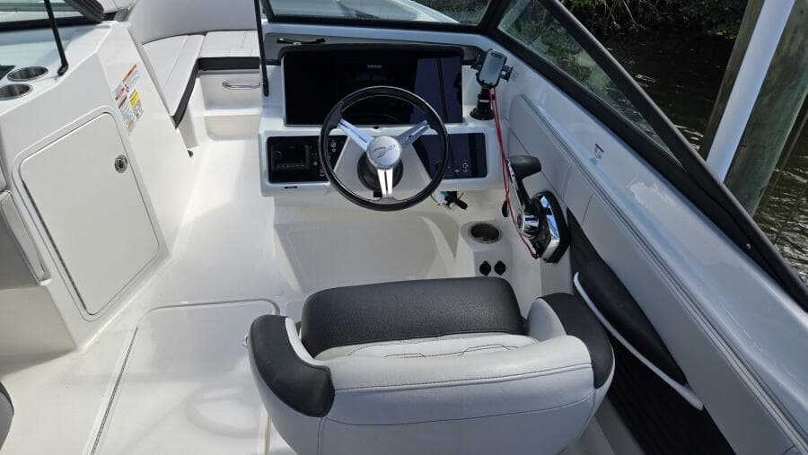 2023 Sea Ray SPX 210 OB