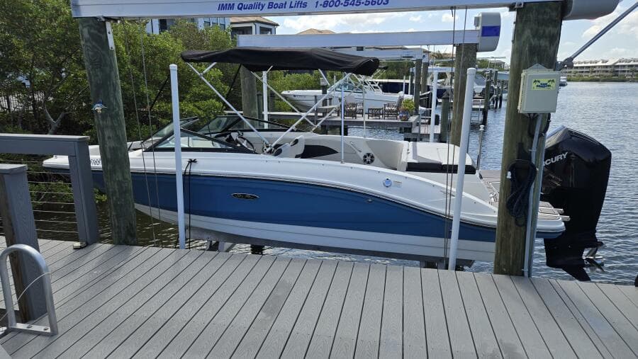 2023 Sea Ray SPX 210 OB