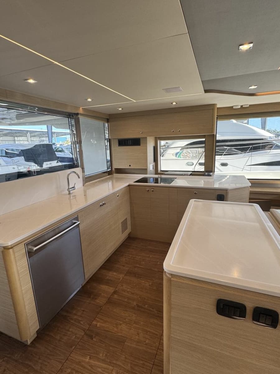 2024 Aquila 54 Yacht