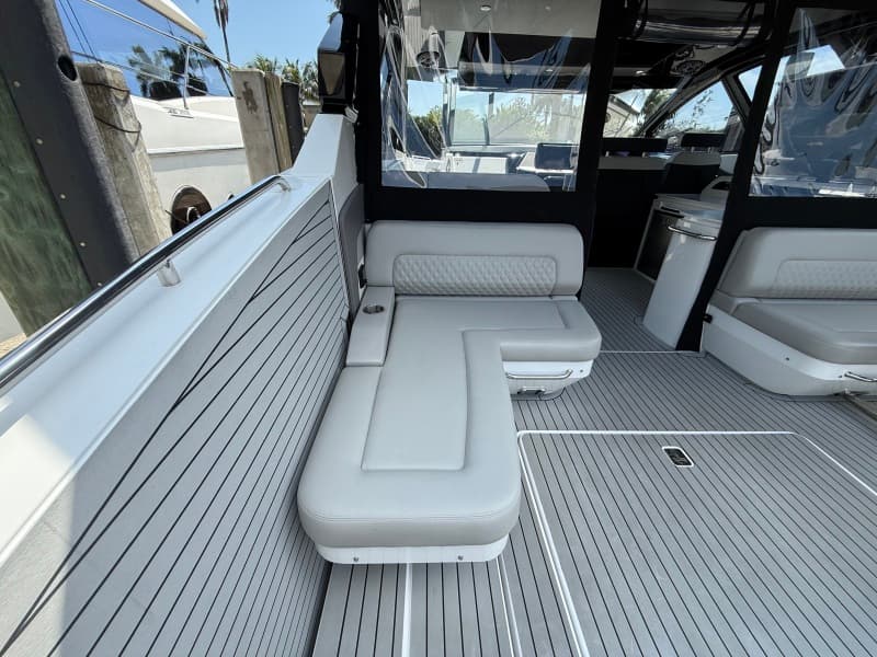 2024 Cruisers Yachts 50 GLS