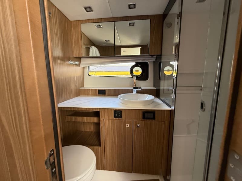 2024 Cruisers Yachts 50 GLS