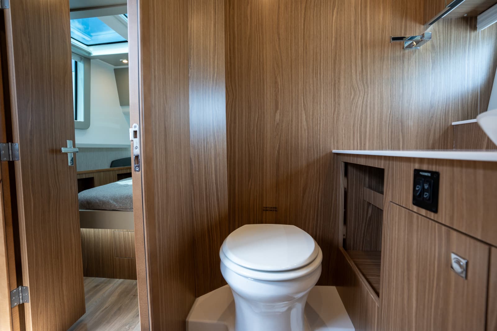 2024 Cruisers Yachts 50 GLS - Photo 23