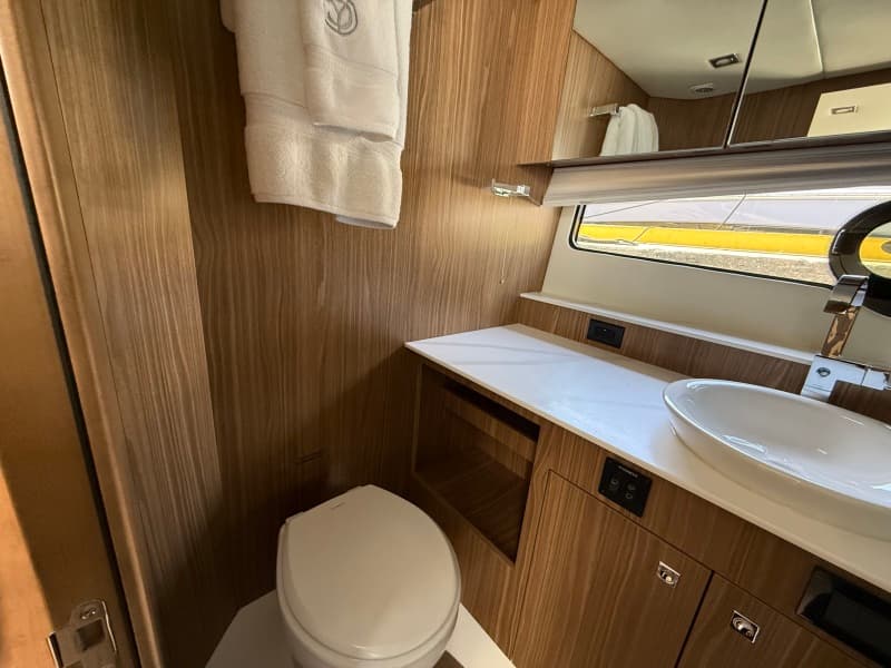 2024 Cruisers Yachts 50 GLS