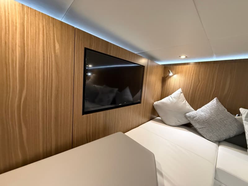 2024 Cruisers Yachts 50 GLS