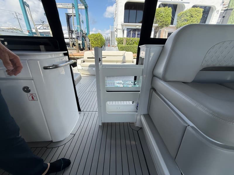 2024 Cruisers Yachts 50 GLS