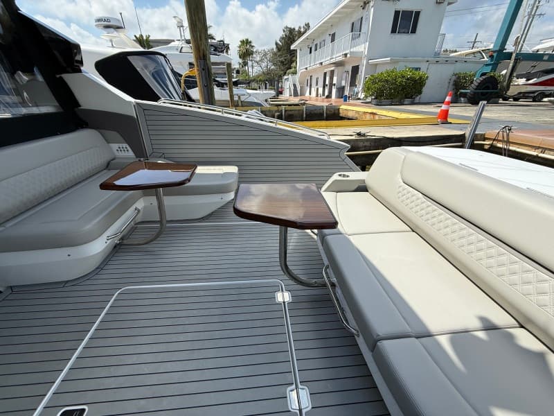 2024 Cruisers Yachts 50 GLS