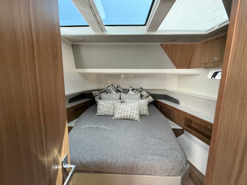 2024 Cruisers Yachts 50 GLS