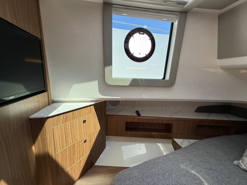 2024 Cruisers Yachts 50 GLS