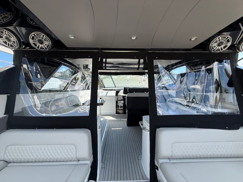 2024 Cruisers Yachts 50 GLS