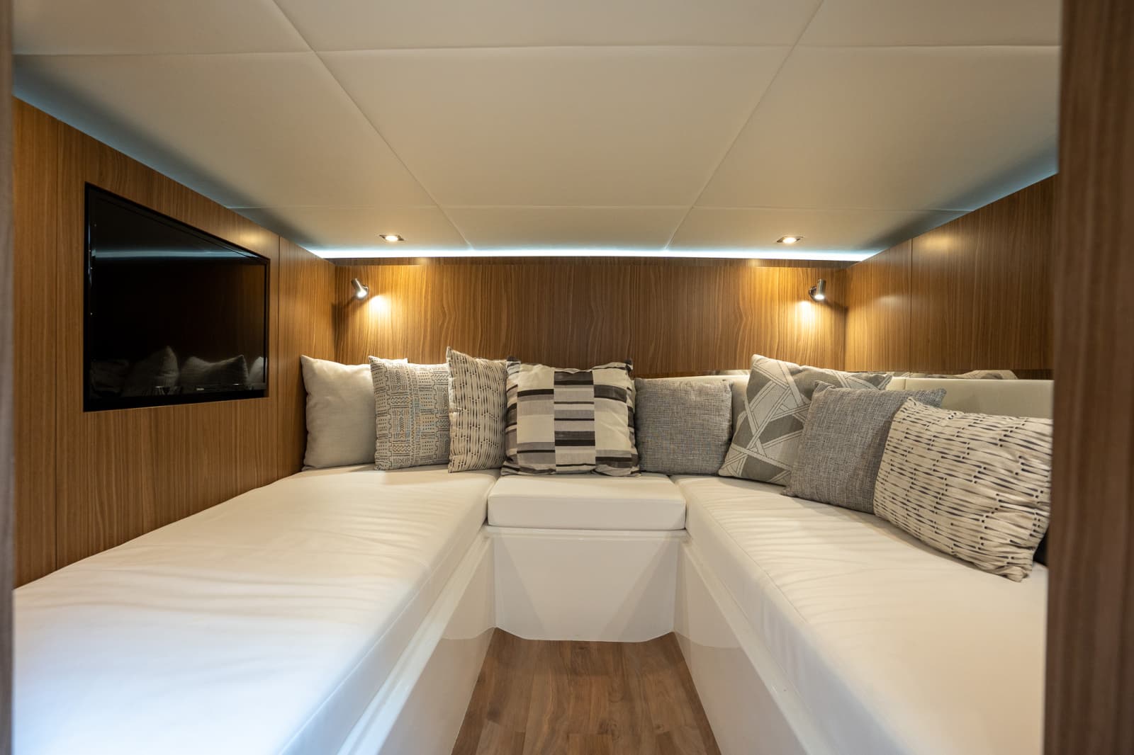 2024 Cruisers Yachts 50 GLS - Photo 27