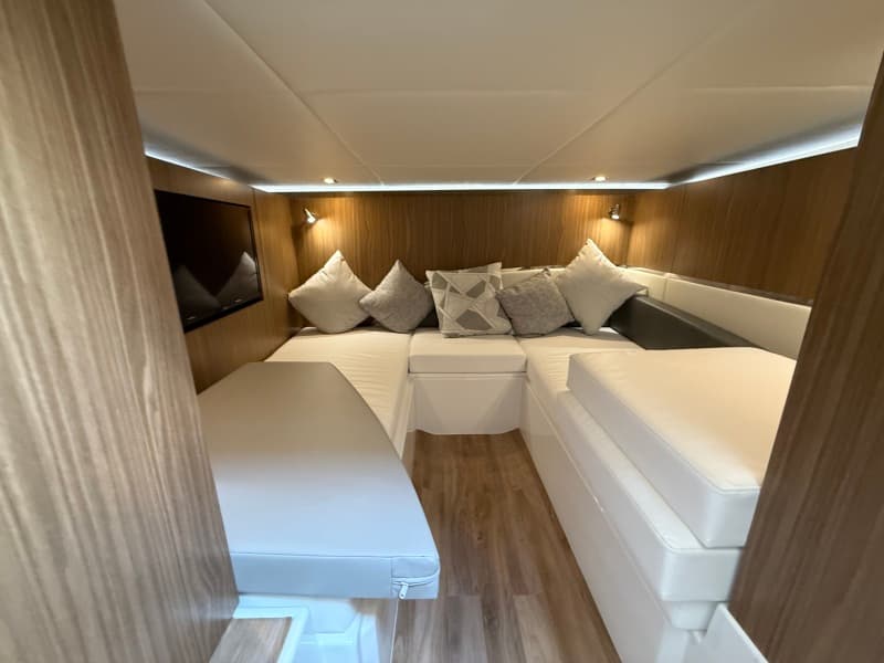 2024 Cruisers Yachts 50 GLS