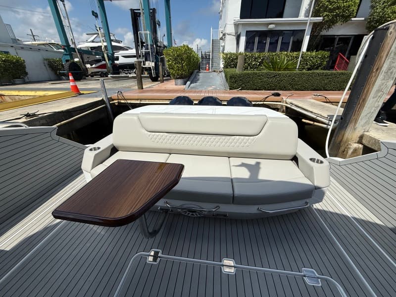 2024 Cruisers Yachts 50 GLS