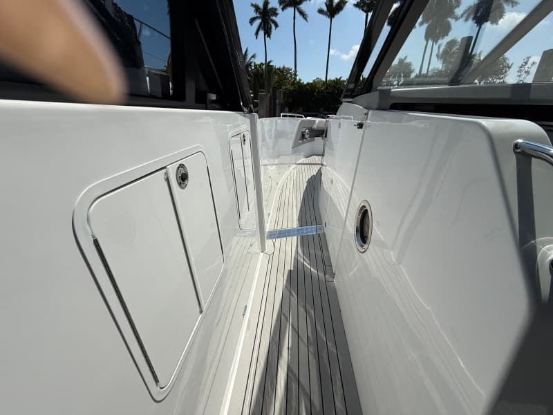 2024 Cruisers Yachts 50 GLS